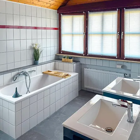 Moderne Luxus-oase In Mit Garten, 2 Balkone, Naehe Bodensee & Rheinfall Apartment Gailingen