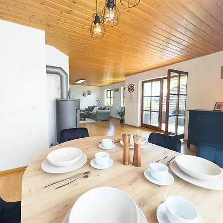 Appartement Moderne Luxus-oase In Mit Garten, 2 Balkone, Naehe Bodensee & Rheinfall *